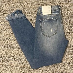 KanCan Mid Rise Ankle Skinny Womens Jeans Size 5/26. Brand New with Tags.